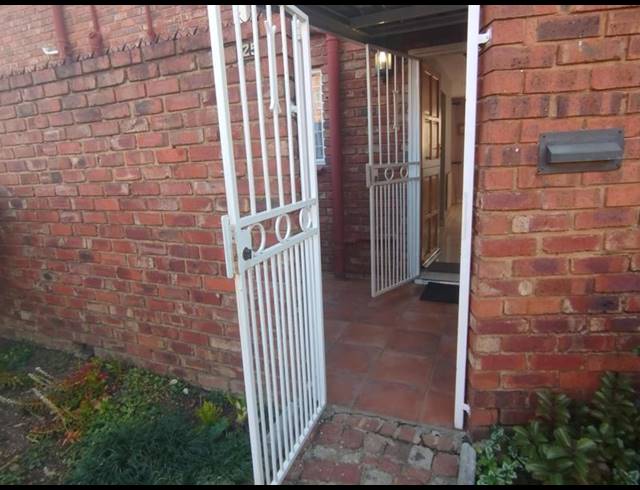 2 BEDROOM TOWNHOUSE FOR SALE IN FREEWAY PARK